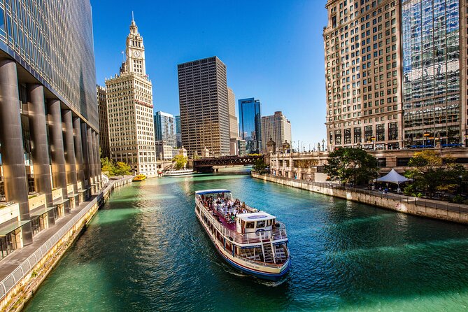 Chicago River Architecture Tour and Big Bus Hop-on Hop-off Tour - The river cruise gives Chicago its proper introduction