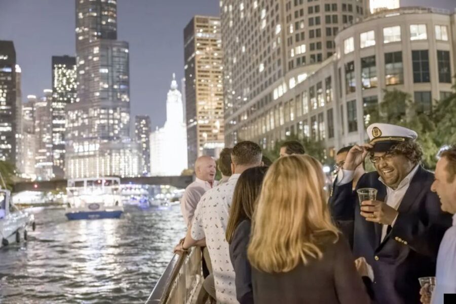 Chicago River: Guided Sunset Cocktail & Architecture Tour - Why the Chicago River is the right place for an architecture tour