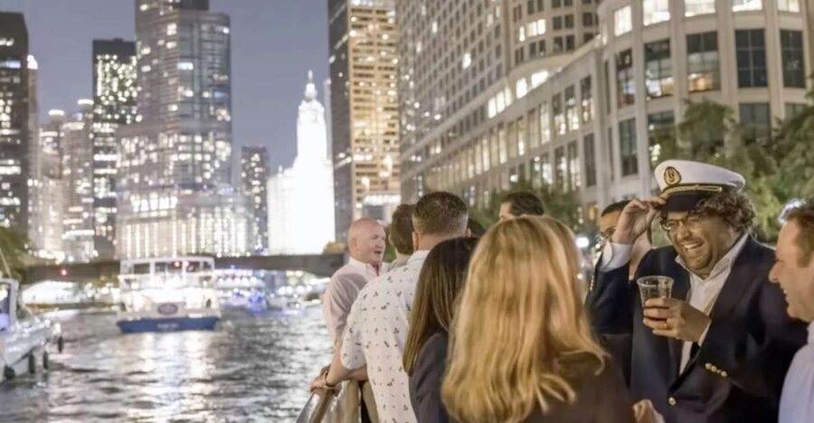 Chicago River: Guided Sunset Cocktail & Architecture Tour - Sunset, city lights, and the best time to look up