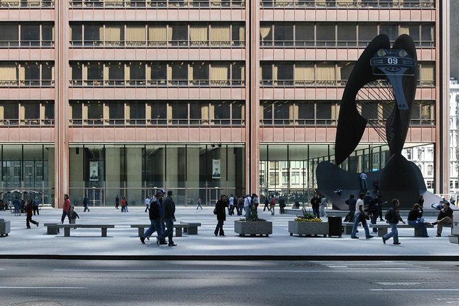 Chicago Walking Tour: Modern Architecture - AMA Plaza and the Mies van der Rohe connection