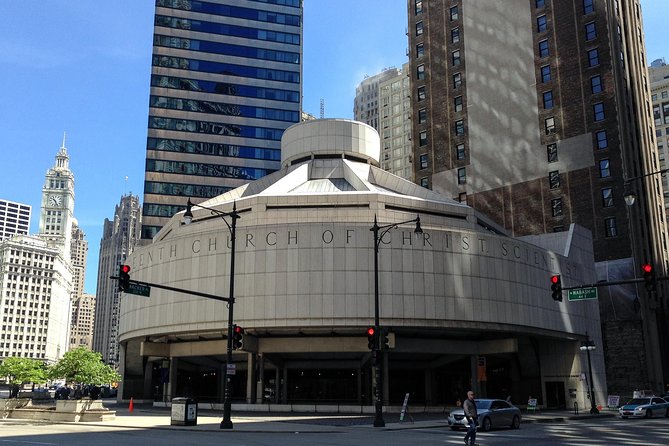 Chicago Walking Tour: Modern Architecture - The Michigan Avenue Apple Store and newer design