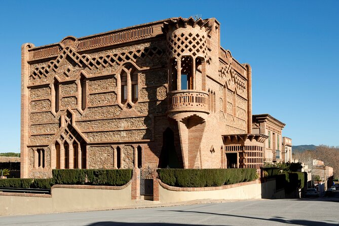 Colonia Guell & Gaudi's Crypt Admission Ticket with Audioguide - Getting there and starting at the visitor center