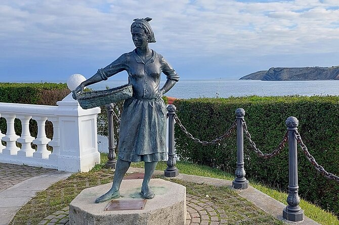 Comillas, Modernism & Gaudi with entrance tickets -small groups - The Three Spouts Fountain and the old fishing port