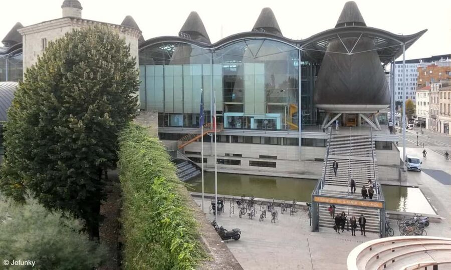 Contemporary Architecture in Bordeaux city center! - Key points at a glance