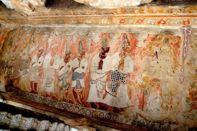 Day trip from Bangalore to Lepakshi for Temple architecture & paintings - The Lepakshi Bull: 30 minutes with a monumental Nandi