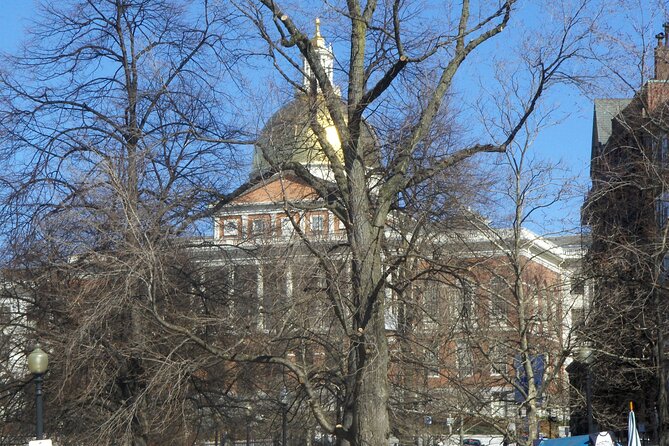 Downtown Freedom Trail Walking Tour - History & Architecture - The Old State House and Boston Massacre Site