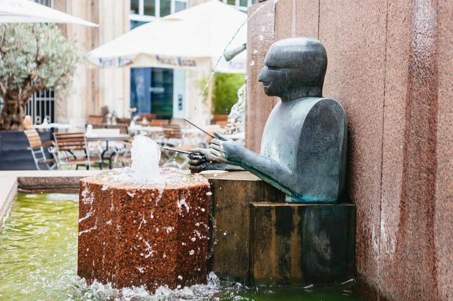 Düsseldorf: Guided City Architecture Walking Tour - Dreischeibenhaus and the sharp edge of postwar modernism