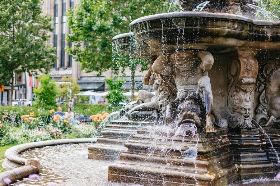 Düsseldorf: Guided City Architecture Walking Tour - Who should book this architecture walk?