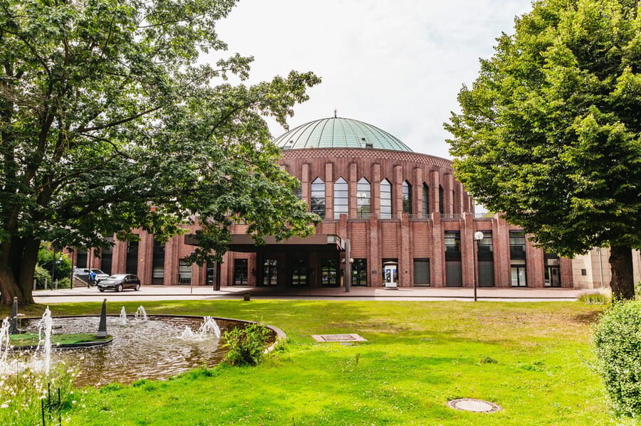 Düsseldorf: Guided City Architecture Walking Tour - Starting at Mannesmannufer and heading toward the city center