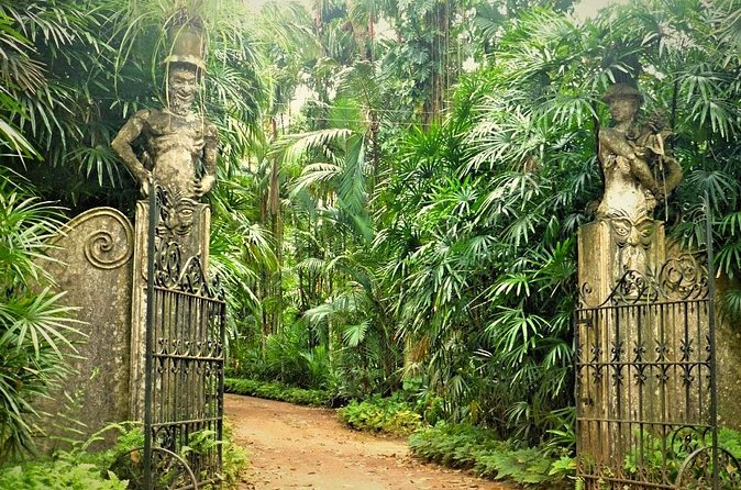 Exclusive : Geoffrey Bawa Architecture Tour - The Main Strength: Stories That Make the Gardens Legible