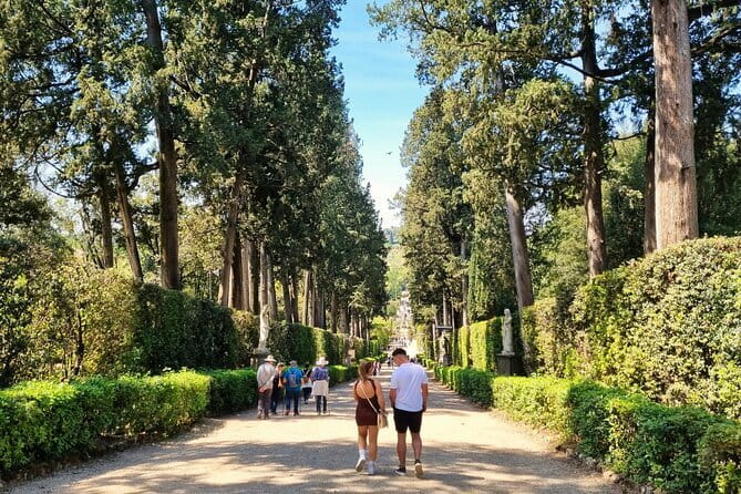 Experience Florence’s Art and Architecture on a Walking Tour - What the guides add to a short route