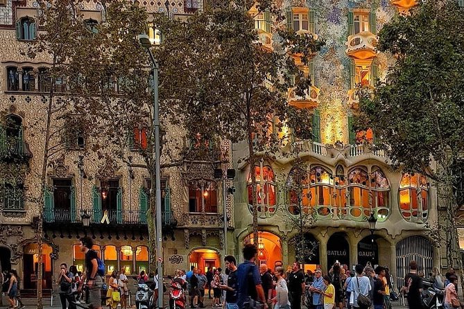 Explore Barcelona with a Private Gaudí Experience - Key Things to Know Before You Book