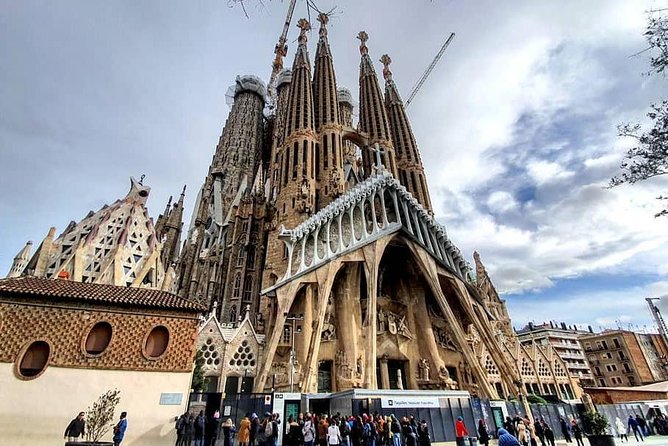 Explore Barcelona with a Private Gaudí Experience - Starting at Gran Teatre del Liceu on La Rambla