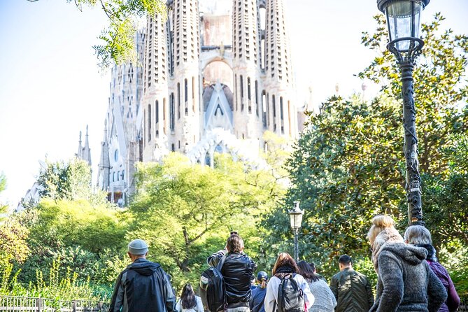 Fast Track Sagrada Familia & Park Guell the best of Gaudí - Park Güell and Gaudí’s outdoor imagination