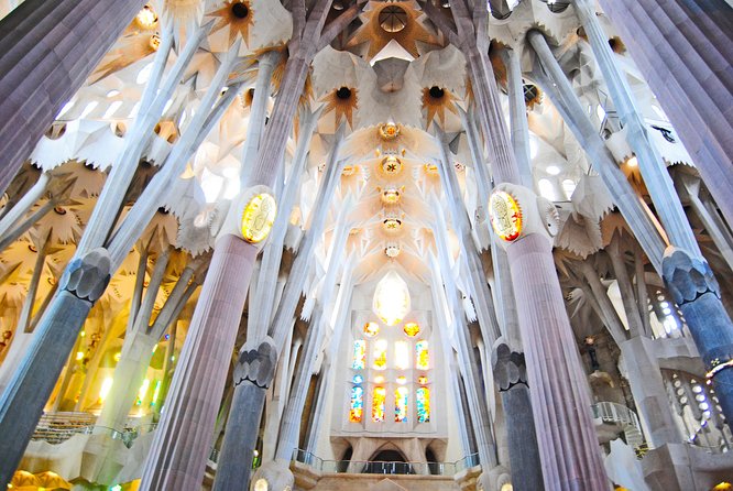 Fast Track Sagrada Familia & Park Guell the best of Gaudí - The bilingual guide experience