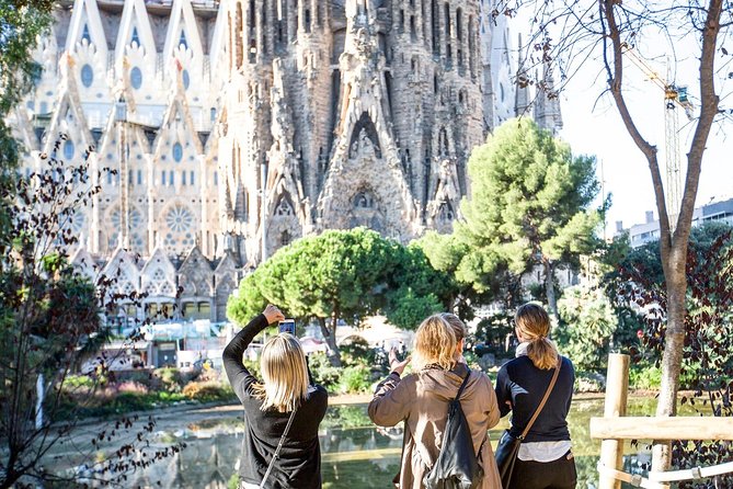 Fast Track Sagrada Familia & Park Guell the best of Gaudí - Meeting near Sagrada Familia at 3 p.m.