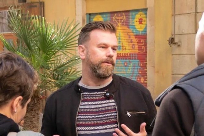 Feel like Gaudí: Barcelona Mosaic Workshop with Tour - Why the walking tour and workshop work well together