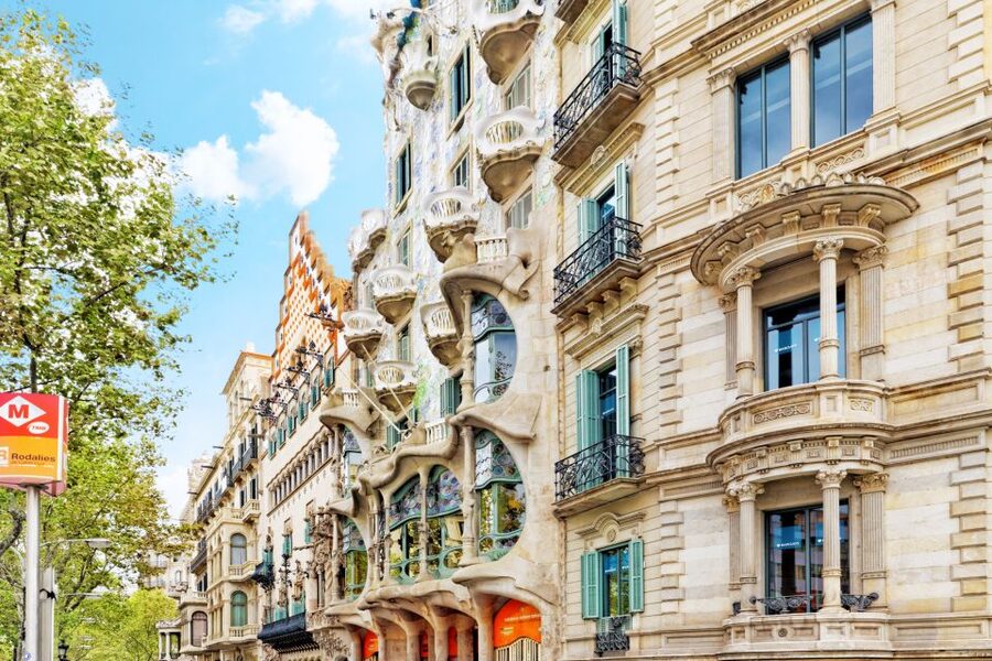 From Costa Brava: Barcelona and Antoni Gaudí's Work Bus Tour - Key points to know before booking