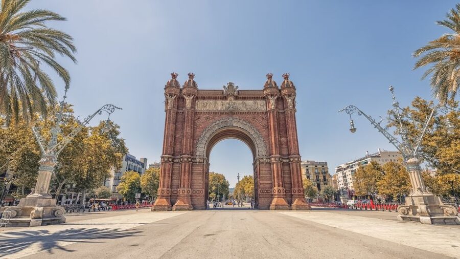 From Costa Brava: Barcelona and Antoni Gaudí's Work Bus Tour - Guide quality and language choices