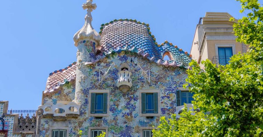 From Costa Brava: Barcelona and Antoni Gaudí's Work Bus Tour - Following Gaudí from church to townhouse