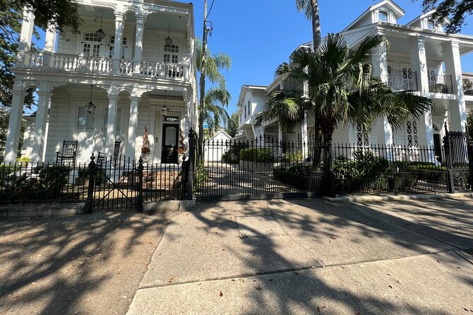 Garden District Architecture Walking Tour in New Orleans - Why the Garden District works best with a guide