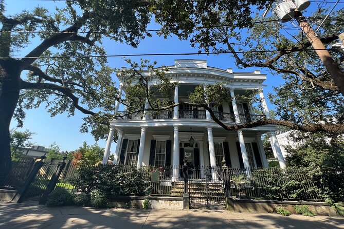 Garden District Architecture Walking Tour in New Orleans - Anne Rice, Scarlett O’Hara, and the neighborhood’s cultural afterlife