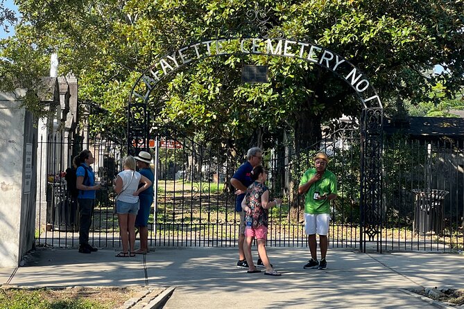 Garden District Architecture Walking Tour in New Orleans - What $20 buys you