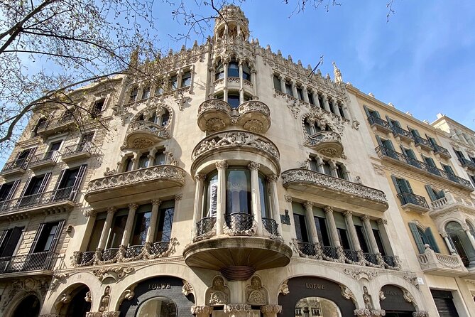 Gaudí and Barcelona Legends Walking Tour - La Mansana de la Discordia and Casa Morera