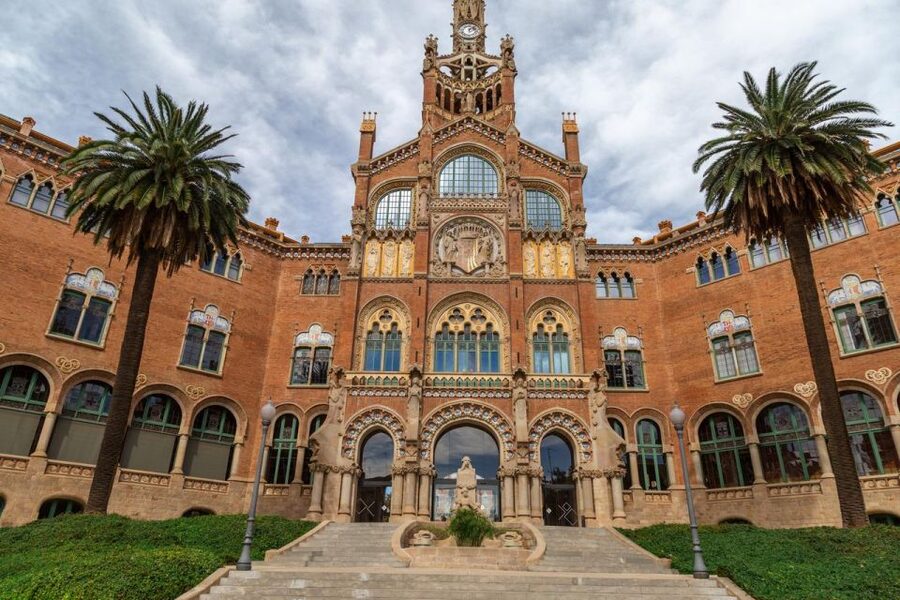 Gaudí & Catalan Modernism Private Walking Tour - Casa Milà and Gaudí’s more daring side