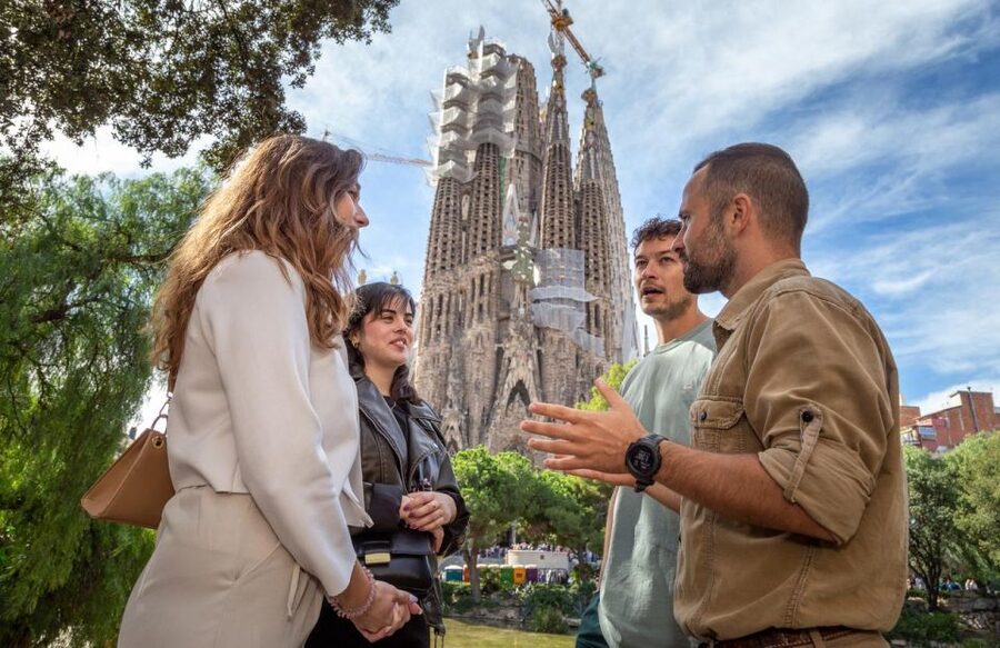 Gaudí & Catalan Modernism Private Walking Tour - Traveling from Passeig de Gràcia to Sagrada Família