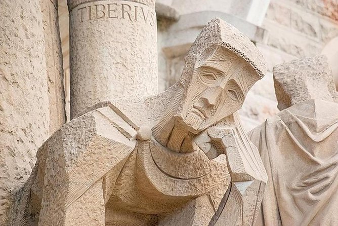 Gaudí Essential : Sagrada Familia Guided Tour - Meeting at Carrer de Sardenya