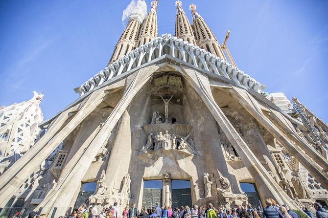Gaudí Essential : Sagrada Familia Guided Tour - The tower ride and Barcelona views