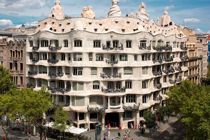 Gaudi Private Tour with Sagrada Familia & Park Guell Tickets - Who should book this four-hour experience?