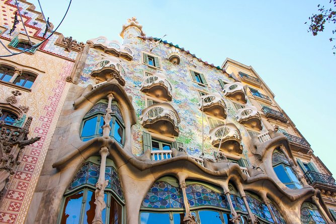 Gaudi Private Tour with Sagrada Familia & Park Guell Tickets - Casa Milà and Casa Batlló from the street