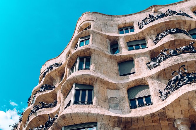Gaudi's Casa Batlló and La Pedrera with Chocolate Tasting - Starting with Barcelona’s Modernist trio