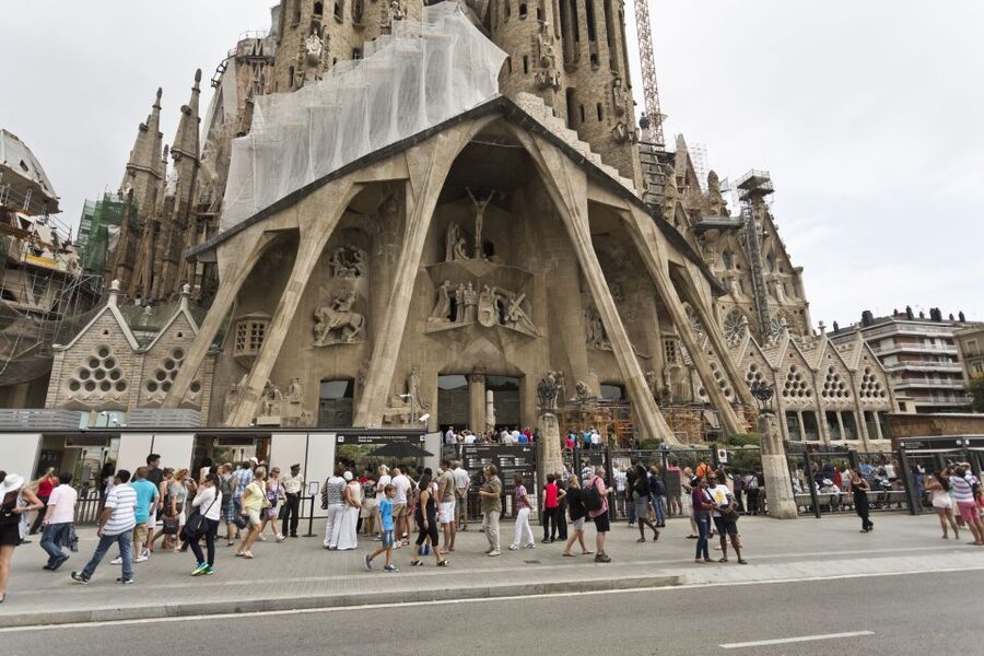Gaudi's Masterpieces Private Tour in Barcelona - Park Güell: Gaudí outdoors