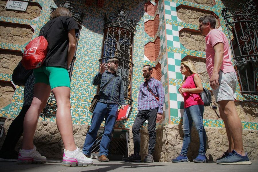 Gaudi UNESCO Highlights - 4h Small Group Bike Tour - Casa Vicens brings you to Gracia