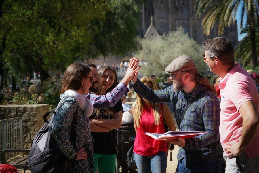 Gaudi UNESCO Highlights - 4h Small Group Bike Tour - Guell Palace adds the story behind Gaudi