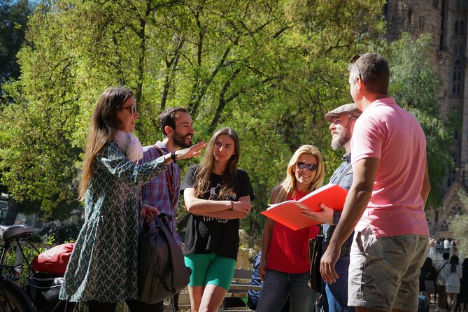 Gaudi UNESCO Highlights Small Group Bike Tour - Parc de la Ciutadella: an easy first look at Gaudi