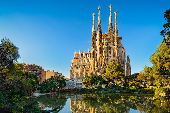 Golden Hour in Gaudi's Sagrada Familia with expert Guide - Meeting at 4:00 pm on Carrer de la Marina