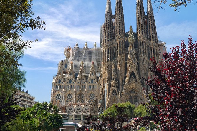 Golden Hour in Gaudi's Sagrada Familia with expert Guide - Small-group attention, capped at 15