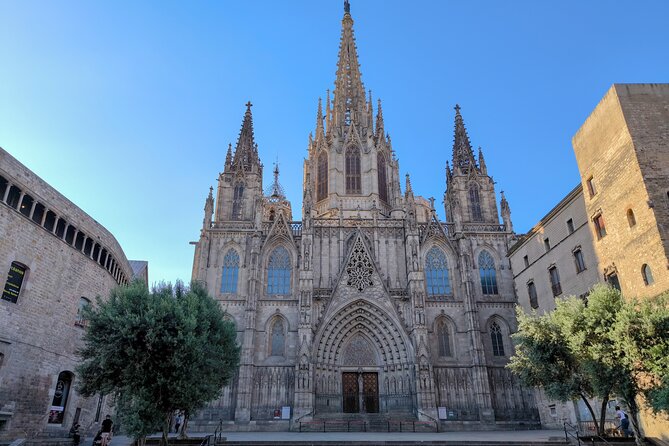 Gothic Quarter and Gaudí Small-Group Tour - Key points to know before booking