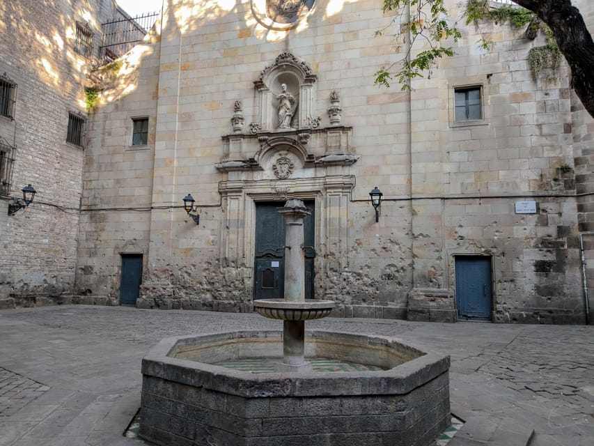 Gothic Quarter & Gaudí's Treasures Small-Group Tour - Key points to know before booking