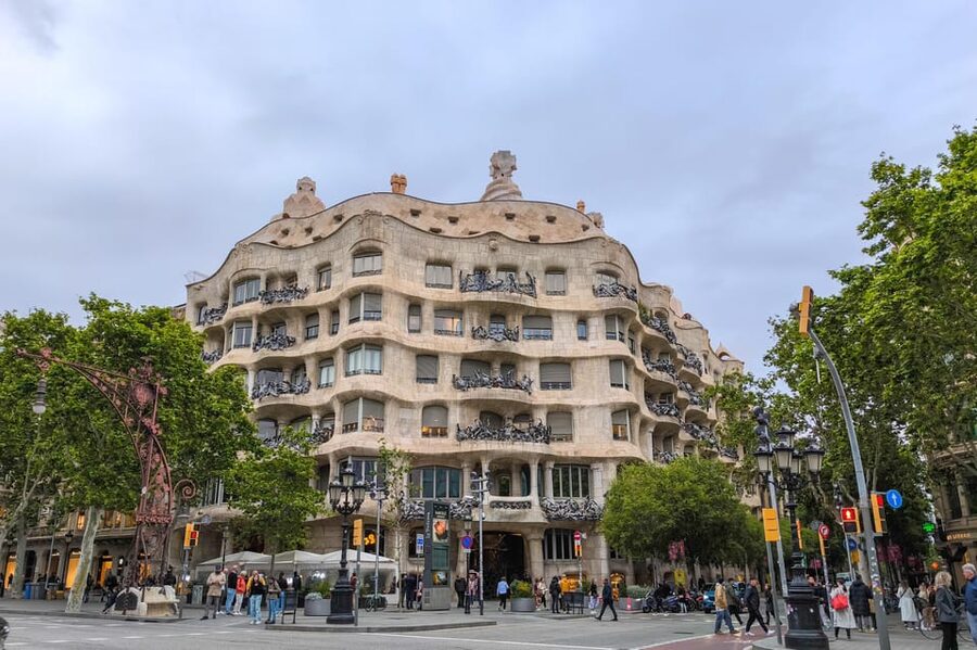 Gothic Quarter & Gaudí's Treasures Small-Group Tour - Casa Batlló: a quick look at Gaudí’s playful façade