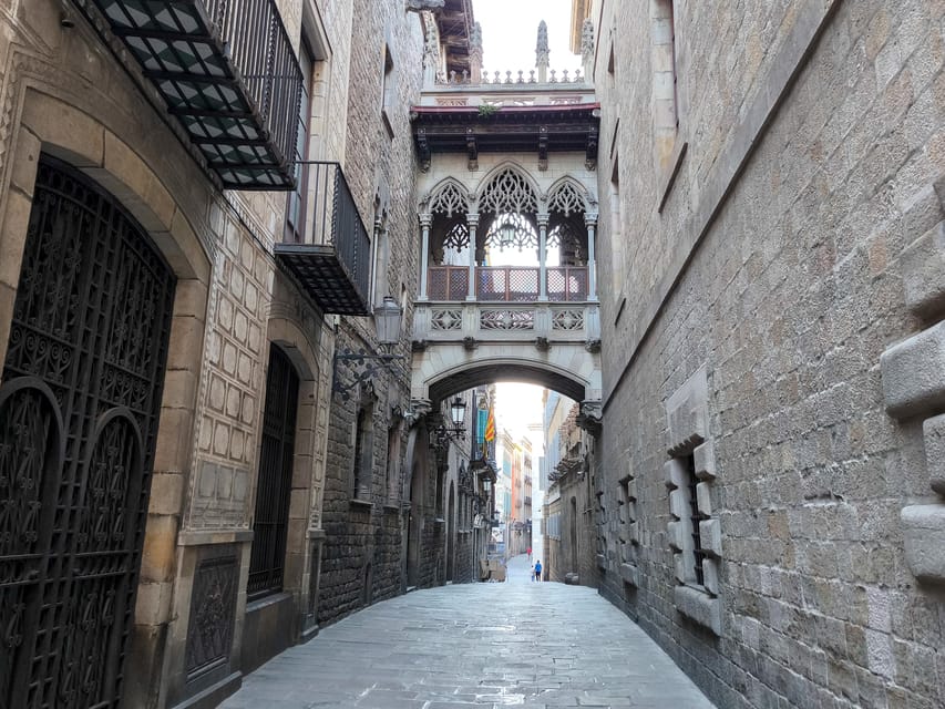 Gothic Quarter & Gaudí's Treasures Small-Group Tour - Casa Milà and the finish at La Pedrera