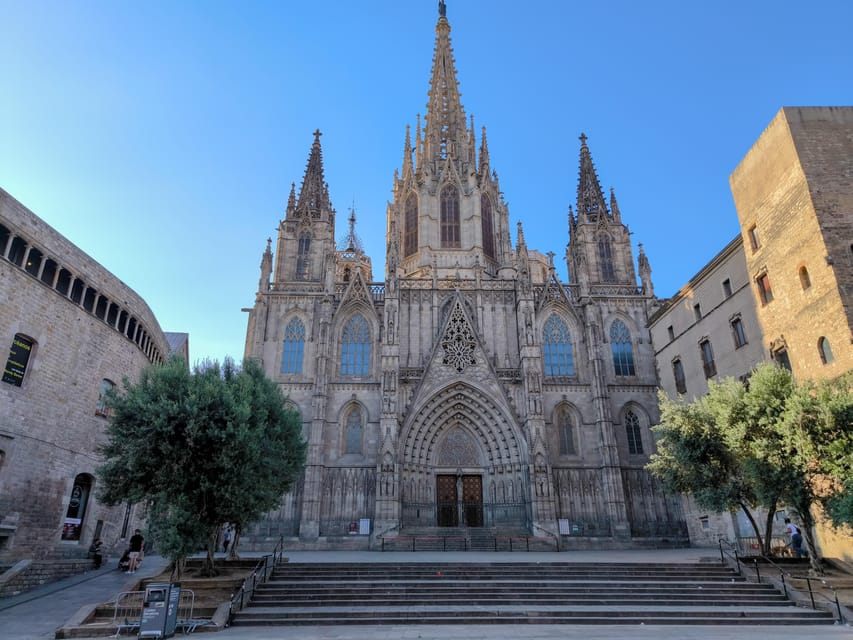 Gothic Quarter & Gaudí's Treasures Small-Group Tour - Starting outside Starbucks and finding your guide
