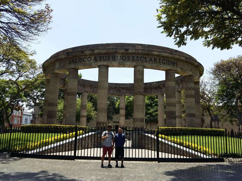 Guadalajara: Culture, Architecture, and Market Walking Tour - Instituto Cultural de Cabañas and the question of murals