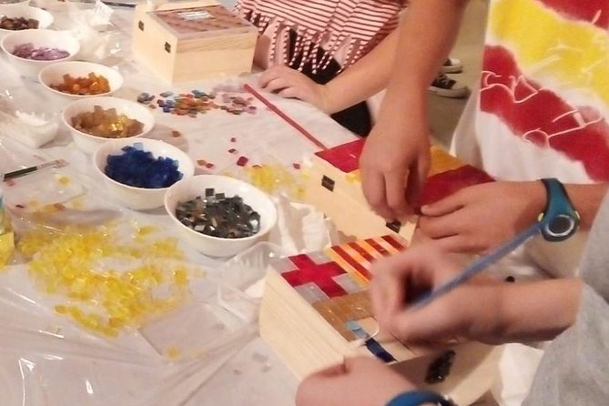 Guided Gaudí Mosaic Workshop for Children in Barcelona 1 Hours - Choosing a frame, box, or another project