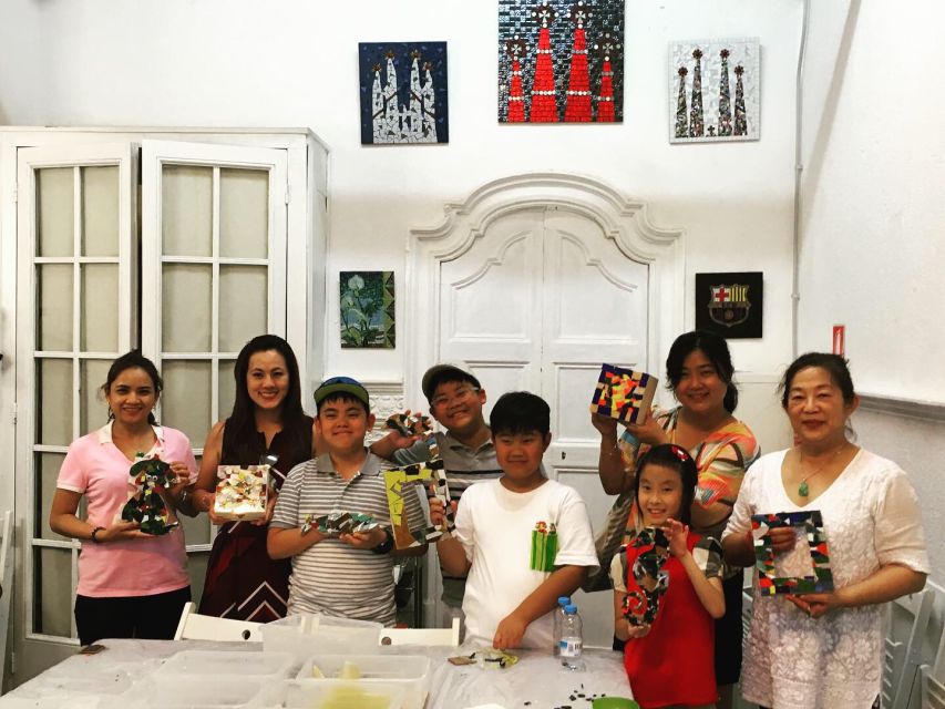 Guided Gaudí’s Trencadís Mosaic Workshop in Barcelona - A relaxed class with patient instructor support