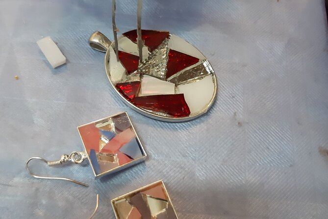 Guided Tiffany Jewellery Workshop in Barcelona 2 Hours - Choosing Between a Necklace, Ring, Pendant, or Earrings